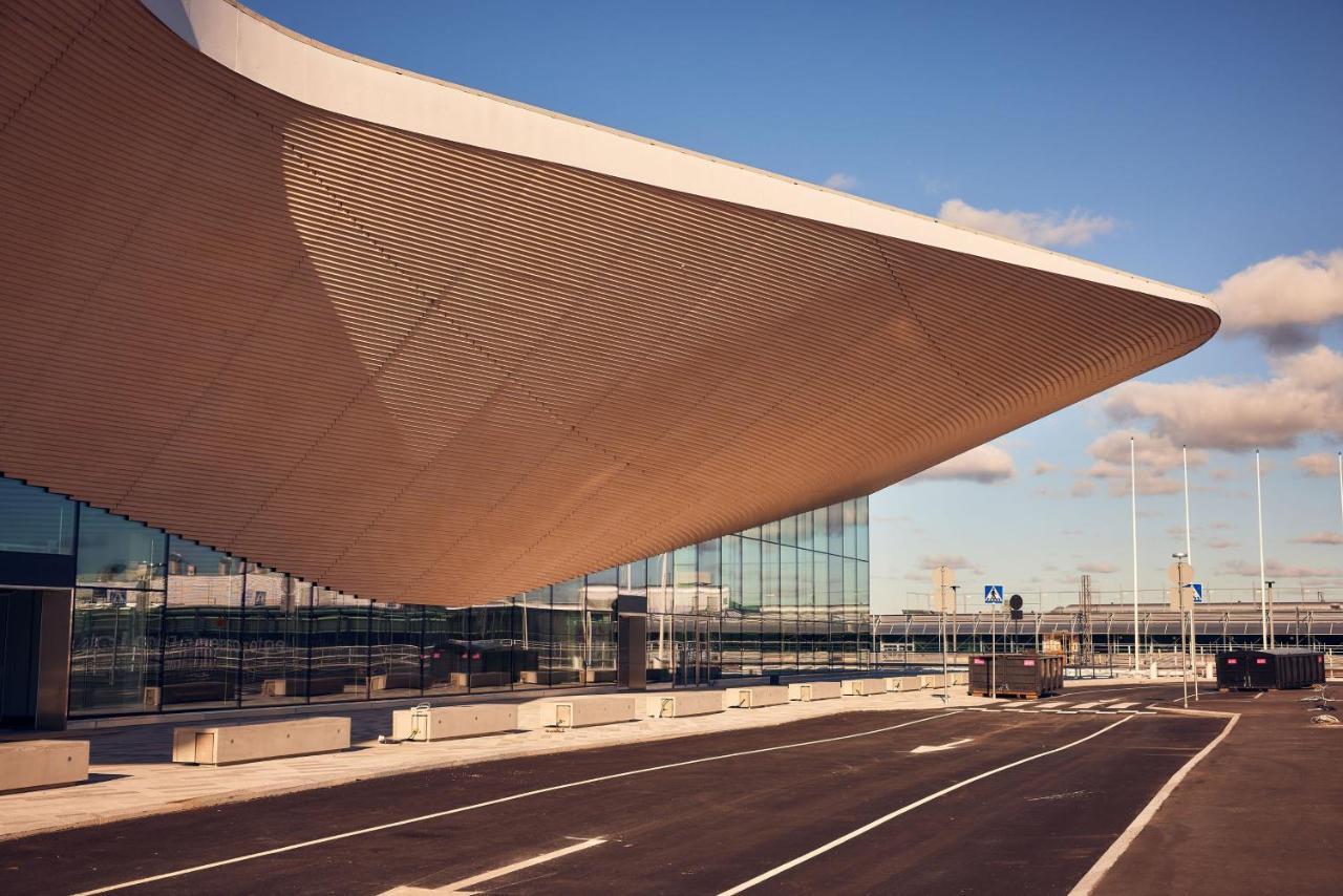 Helsinki-vantaa Airport By Ihg